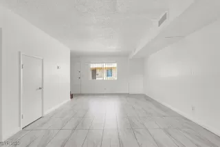 Photo #4: 2701849 Listing