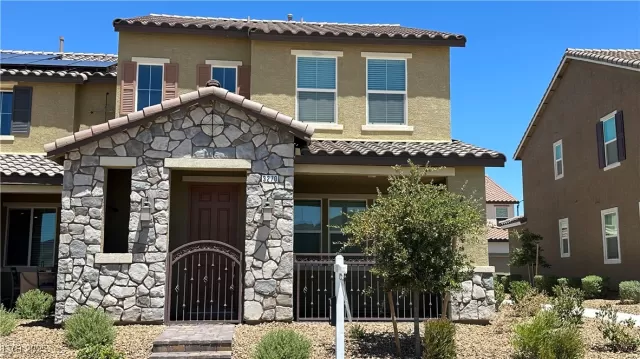 MLS: 2701880 Condo For Sale