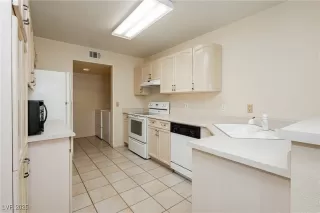 Photo #6: 2701910 Listing