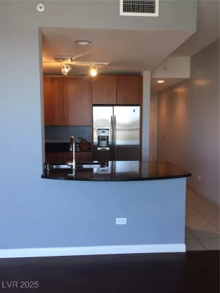 Photo #3: 2701911 Listing 