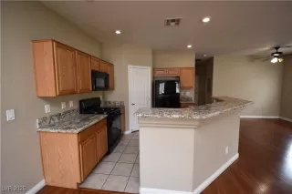 Photo #4: 2701942 Listing 