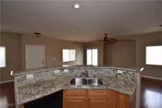 Photo #6: 2701942 Listing 