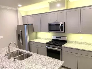 Photo #6: 2701946 Listing 