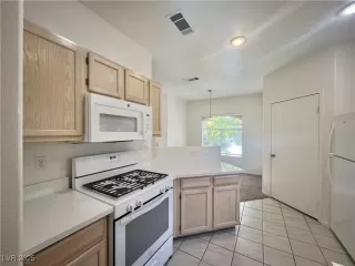 Photo #3: 2701960 Listing 