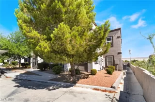 Photo #2: 2702008 Listing