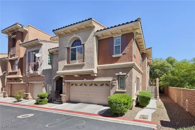 MLS: 2702033 Condo For Sale