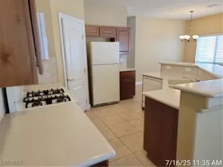 Photo #5: 2702051 Listing 