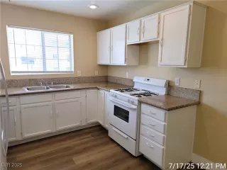 Photo #6: 2702058 Listing 