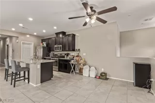 Photo #5: 2702089 Listing
