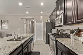 Photo #6: 2702089 Listing