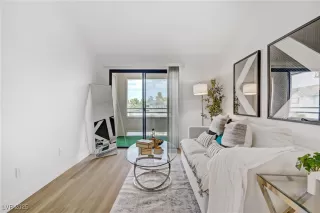 Photo #4: 2702096 Listing