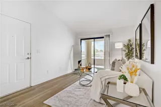 Photo #5: 2702096 Listing