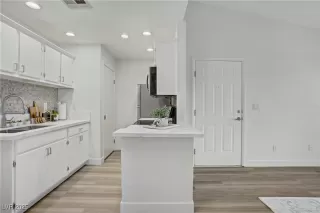 Photo #6: 2702096 Listing