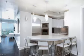 Photo #3: 2702118 Listing