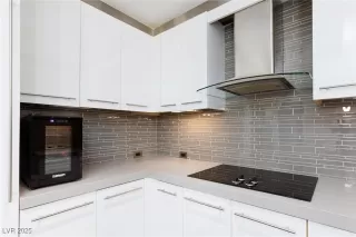 Photo #6: 2702118 Listing