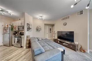 Photo #6: 2702146 Listing