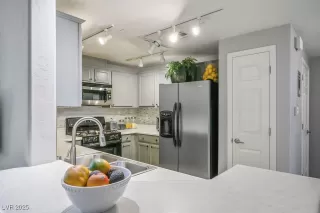 Photo #3: 2702159 Listing 