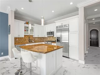 Photo #1: 2702182 Listing 