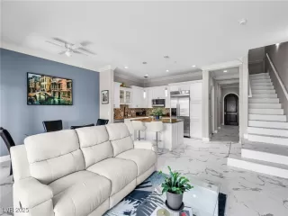 Photo #5: 2702182 Listing 