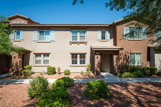 MLS: 2702183 Condo For Sale