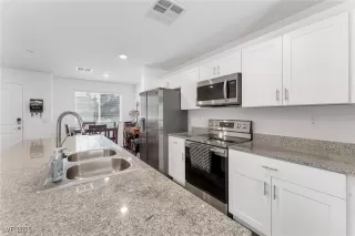 Photo #2: 2702204 Listing