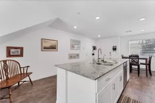 Photo #3: 2702204 Listing