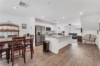 Photo #5: 2702204 Listing