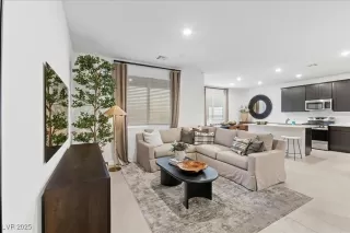 Photo #3: 2702267 Listing