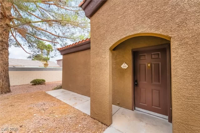 MLS: 2702268 Condo For Sale