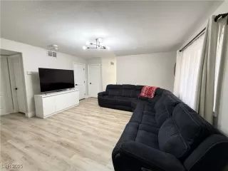 Photo #5: 2702284 Listing 