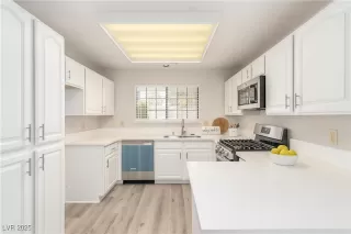 Photo #3: 2702349 Listing