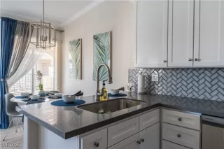 Photo #6: 2702353 Listing