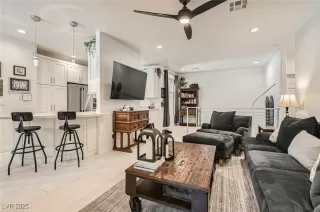 Photo #3: 2702370 Listing