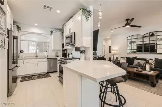 Photo #6: 2702370 Listing