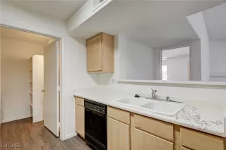 Photo #6: 2702422 Listing