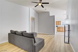 Photo #4: 2702449 Listing