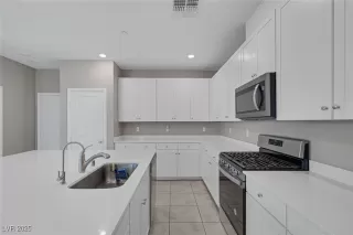 Photo #5: 2702505 Listing 