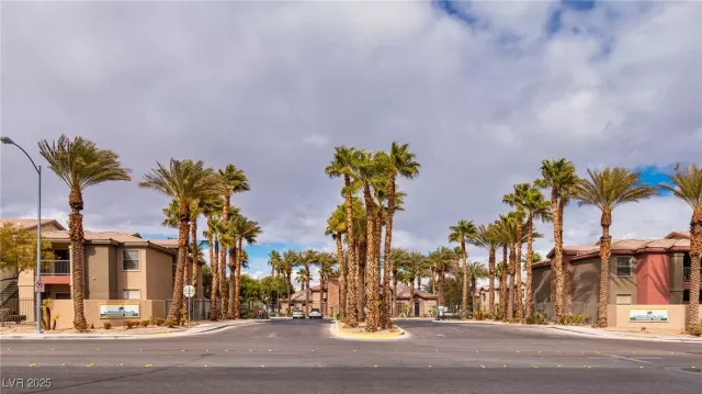 MLS: 2702518 Condo For Sale