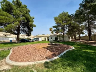 Photo #4: 2702523 Listing