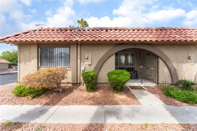 MLS: 2702527 Condo For Sale