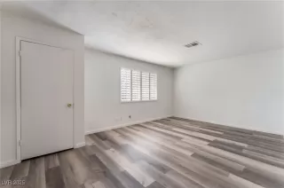 Photo #6: 2702527 Listing