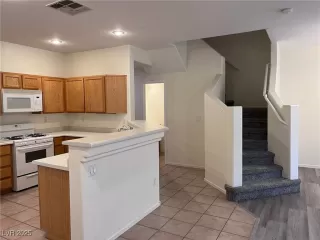 Photo #4: 2702548 Listing 