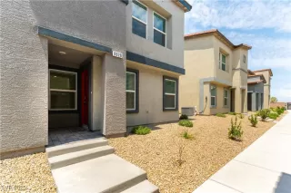 Photo #1: 2702566 Listing 