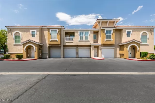 MLS: 2702593 Condo For Sale