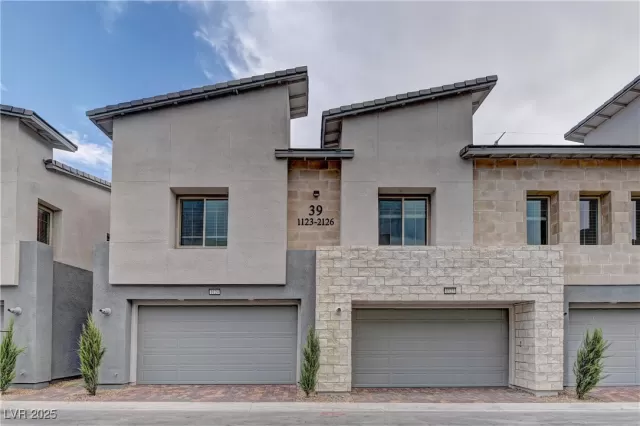 MLS: 2702649 Condo For Sale