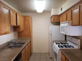 Photo #1: 2702668 Listing 