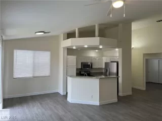 Photo #2: 2702670 Listing 