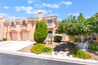 Photo #2: 2702700 Listing