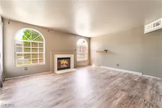 Photo #4: 2702700 Listing