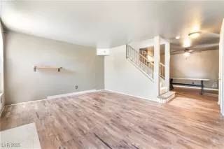 Photo #5: 2702700 Listing